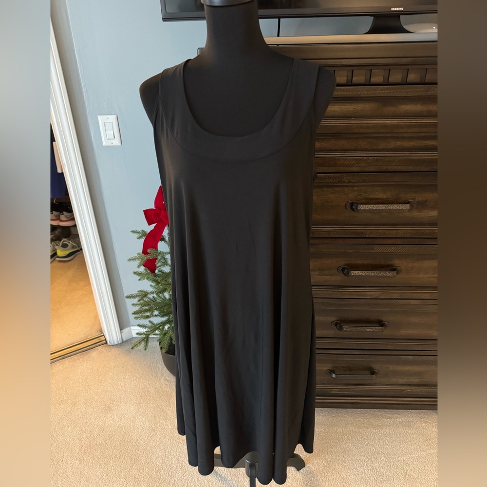Ellen Parker Chic Black Sleeveless Dress